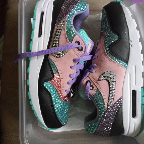 This is my custom design business SPARKLE COUTURE DESIGN. - Picture 5 of 12